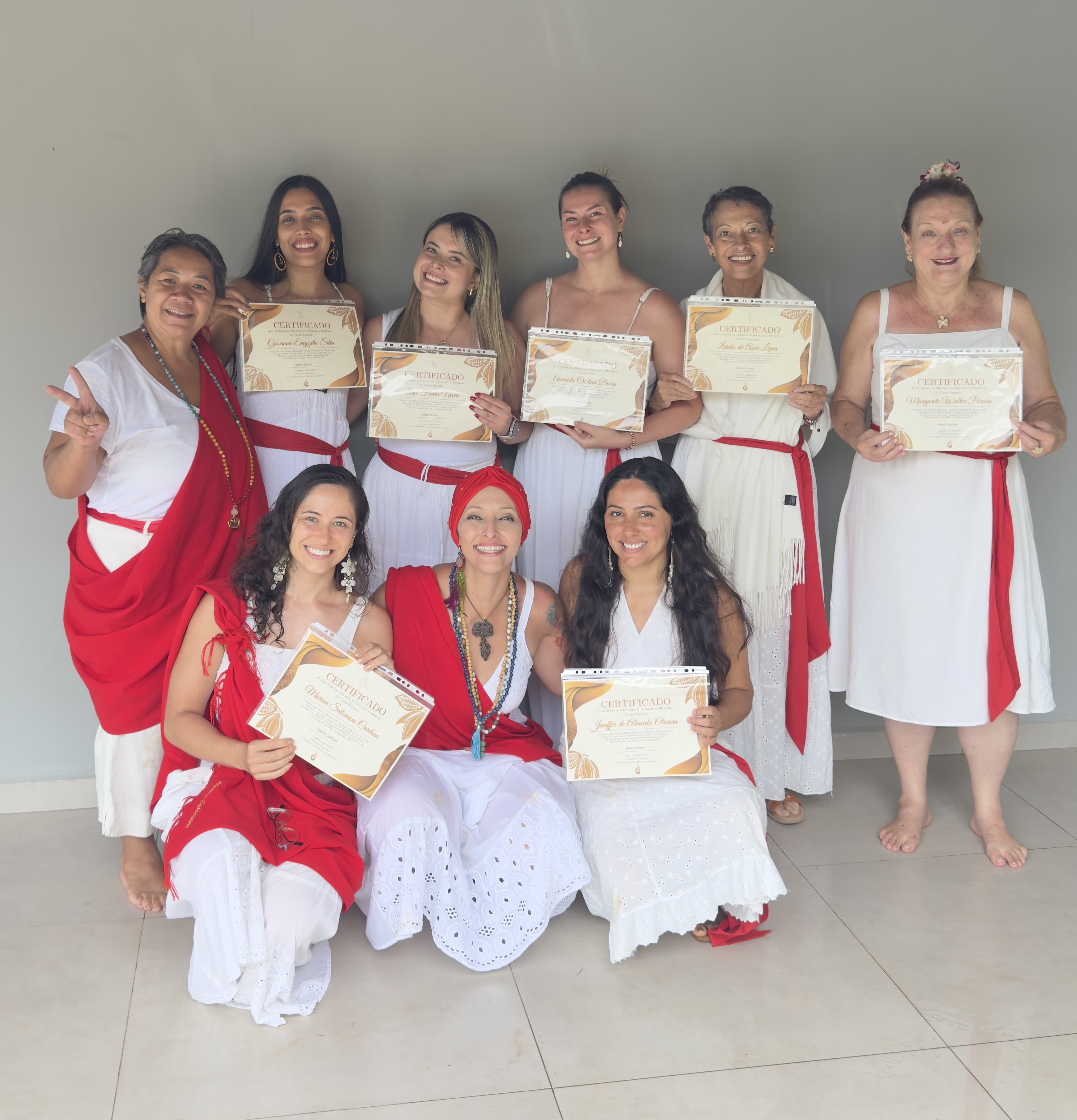 Turma da Mentoria Caminho Sagrado do Cacau com seus certificados